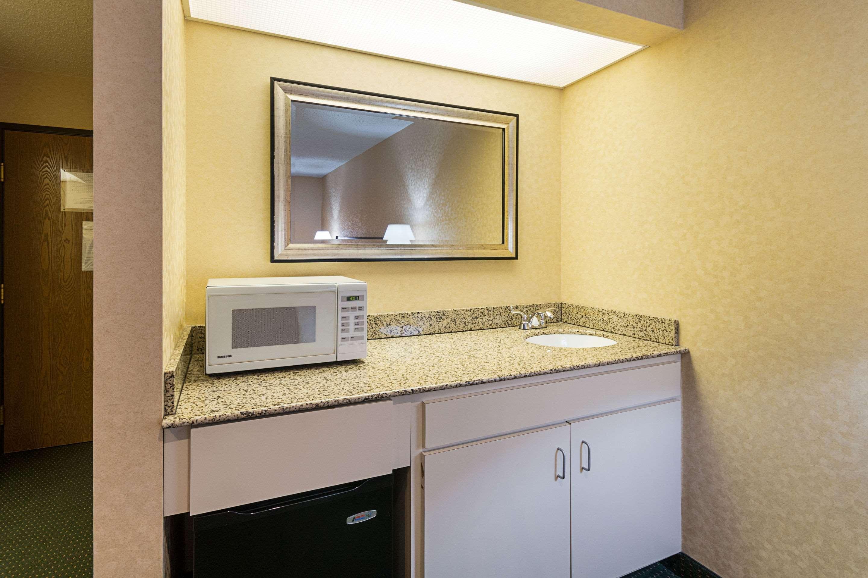 Quality Inn Parkersburg North-Vienna Exterior foto